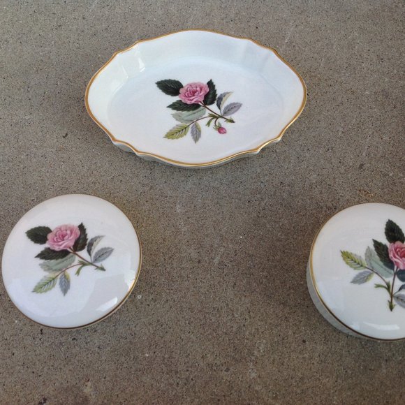 Wedgwood Bone China 3x Vanity Storage Hathaway Rose Pattern - Picture 5 of 13